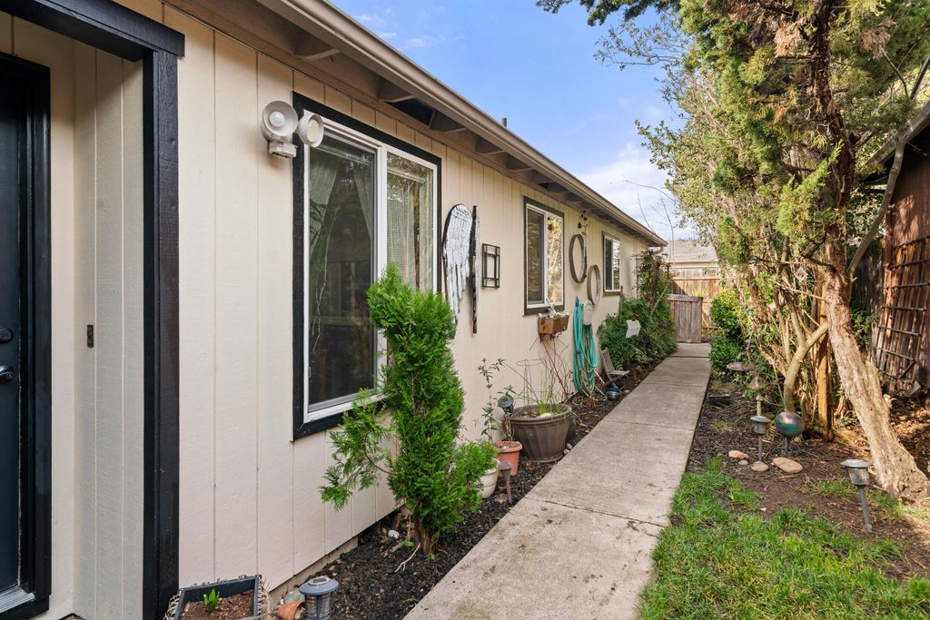 3093 Paul Circle, Medford, OR 97504