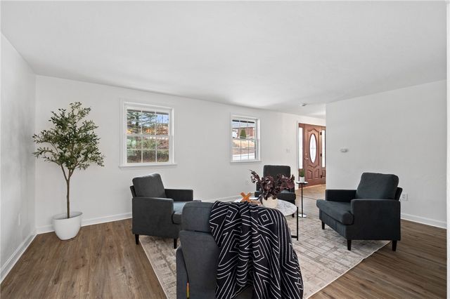 200 Pinchtown Rd, Baldwin Boro, PA 15236