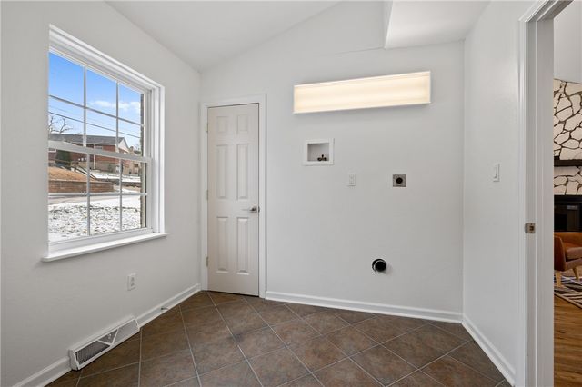 200 Pinchtown Rd, Baldwin Boro, PA 15236