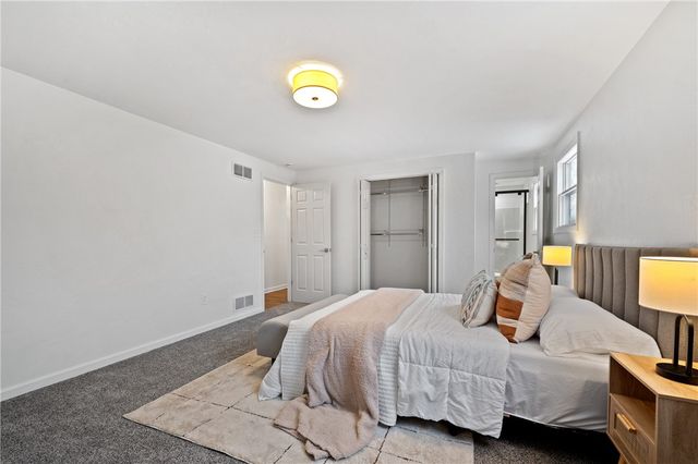 200 Pinchtown Rd, Baldwin Boro, PA 15236