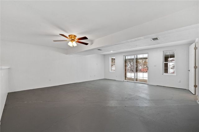 200 Pinchtown Rd, Baldwin Boro, PA 15236