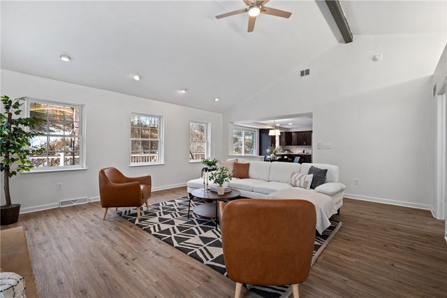 200 Pinchtown Rd, Baldwin Boro, PA 15236