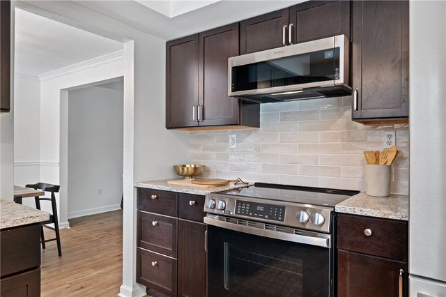 200 Pinchtown Rd, Baldwin Boro, PA 15236