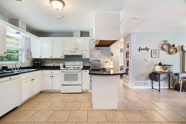 2275 Bella Vista Drive, Paris, TX 75460