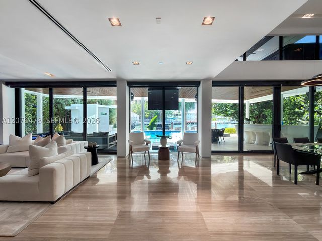 528 Lakeview Ct, Miami Beach, FL 33140