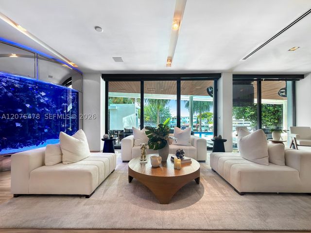 528 Lakeview Ct, Miami Beach, FL 33140