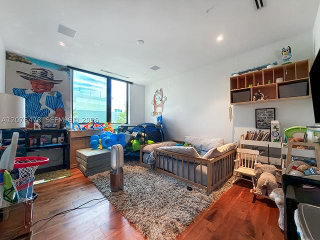 528 Lakeview Ct, Miami Beach, FL 33140