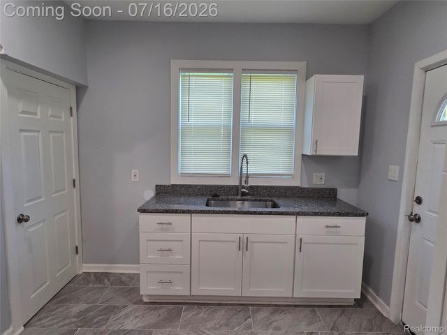 145 Waverly Street, Highland Park, MI 48203