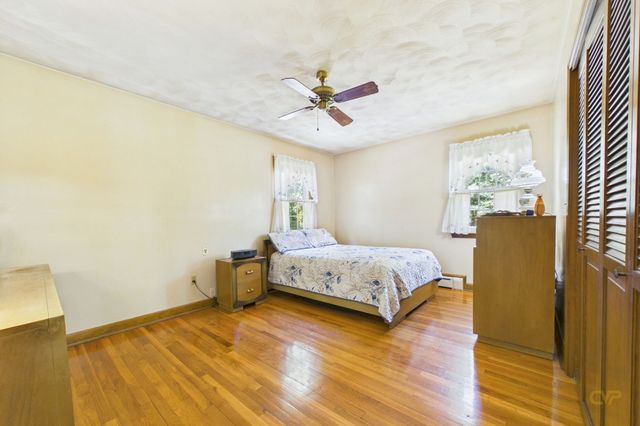 1541 N Hixville Rd, Dartmouth, MA 02747