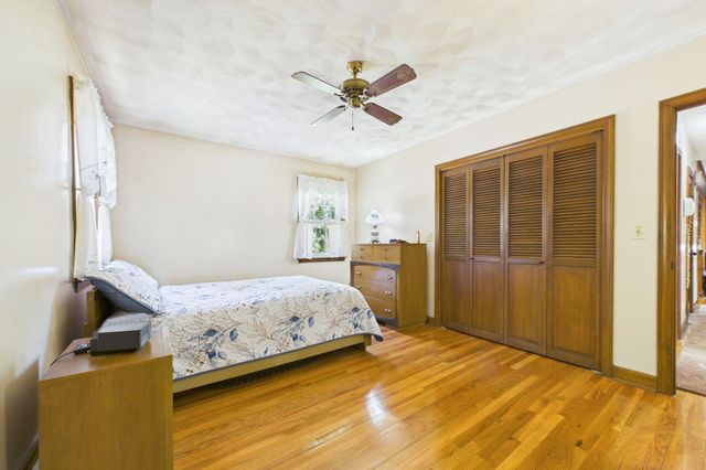 1541 N Hixville Rd, Dartmouth, MA 02747