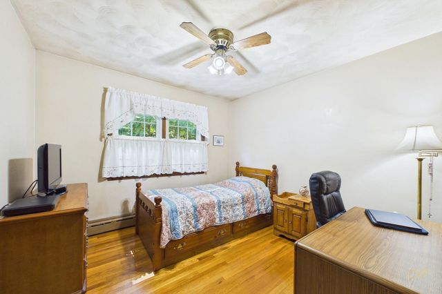 1541 N Hixville Rd, Dartmouth, MA 02747