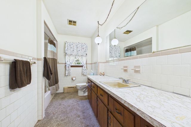 1541 N Hixville Rd, Dartmouth, MA 02747