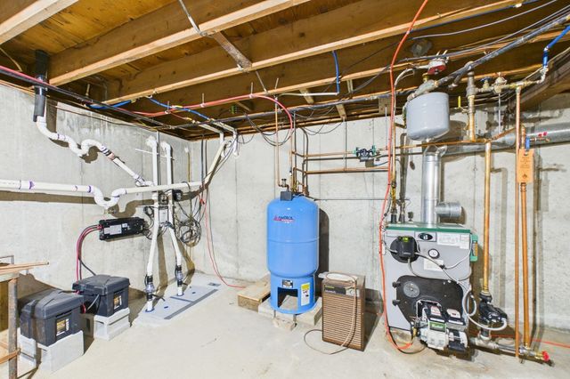1541 N Hixville Rd, Dartmouth, MA 02747