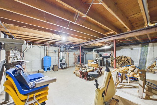 1541 N Hixville Rd, Dartmouth, MA 02747