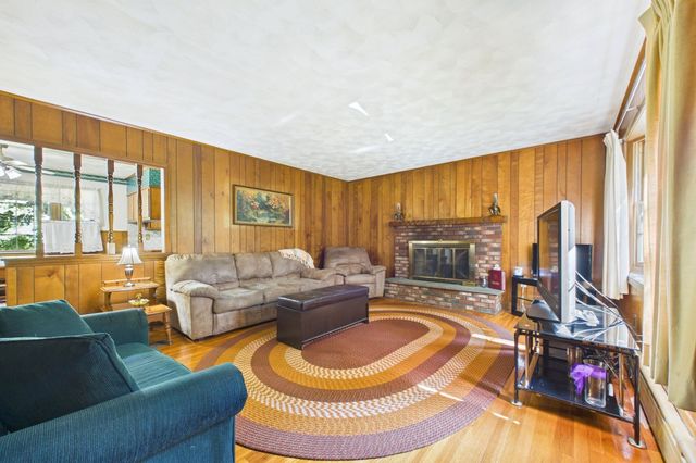 1541 N Hixville Rd, Dartmouth, MA 02747
