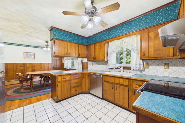 1541 N Hixville Rd, Dartmouth, MA 02747