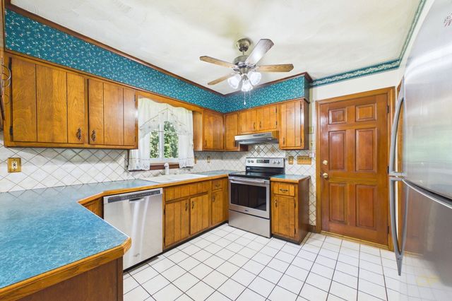 1541 N Hixville Rd, Dartmouth, MA 02747