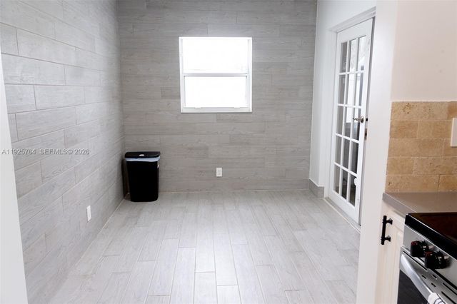 5464 NE 3rd Ave, Oakland Park, FL 33334