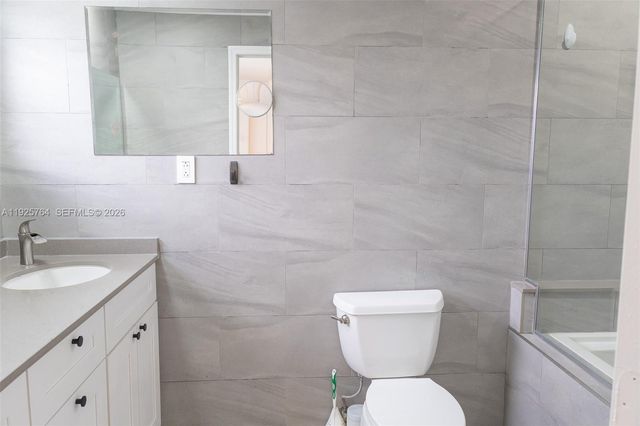 5464 NE 3rd Ave, Oakland Park, FL 33334