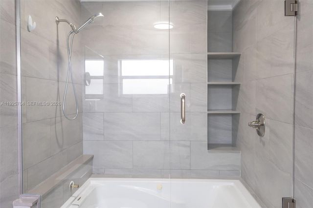 5464 NE 3rd Ave, Oakland Park, FL 33334