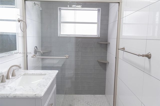 5464 NE 3rd Ave, Oakland Park, FL 33334