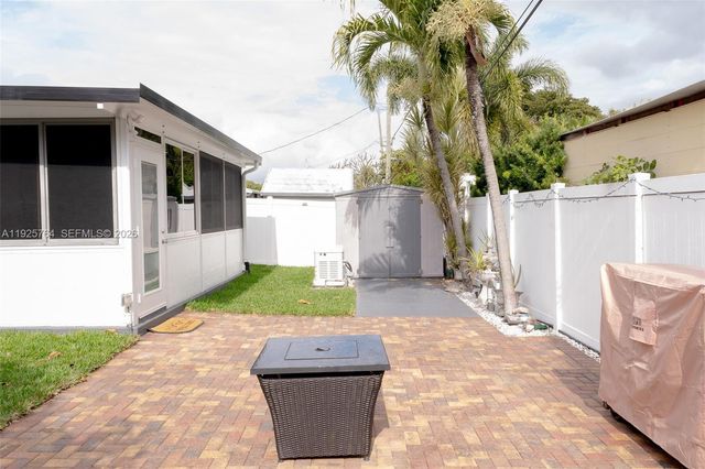 5464 NE 3rd Ave, Oakland Park, FL 33334