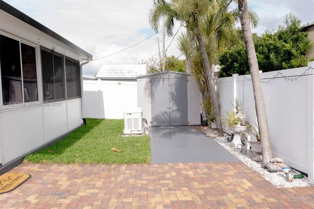 5464 NE 3rd Ave, Oakland Park, FL 33334