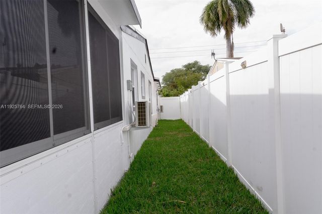 5464 NE 3rd Ave, Oakland Park, FL 33334