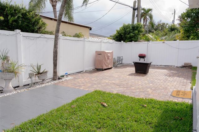 5464 NE 3rd Ave, Oakland Park, FL 33334