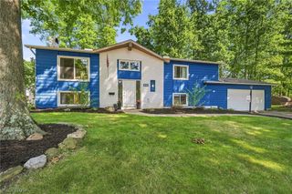 825 Valley Drive, Amherst, OH 44001