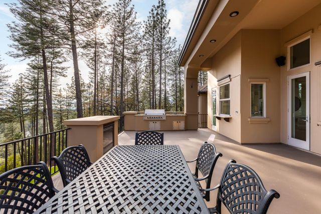 16301 Winchester Club Dr, Meadow Vista, CA 95722