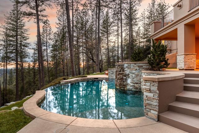 16301 Winchester Club Dr, Meadow Vista, CA 95722