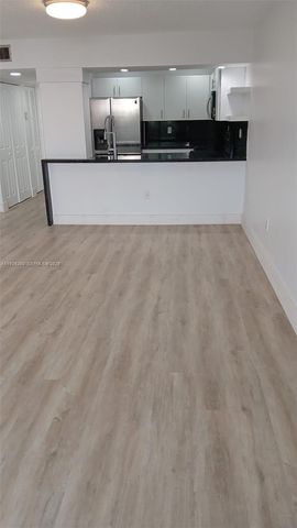 9682 Fontainebleau Blvd 312, Miami, FL 33172