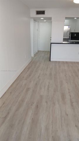 9682 Fontainebleau Blvd 312, Miami, FL 33172