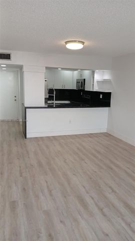 9682 Fontainebleau Blvd 312, Miami, FL 33172