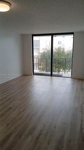 9682 Fontainebleau Blvd 312, Miami, FL 33172