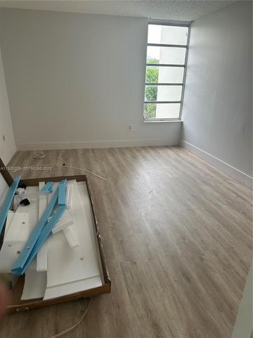 9682 Fontainebleau Blvd 312, Miami, FL 33172