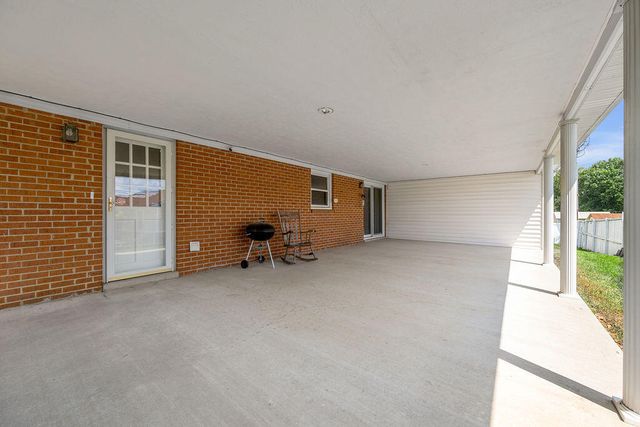 3336 Carriage Lane, Lexington, KY 40517