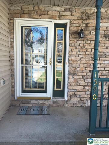 1590 Pinewind, Lower Macungie Twp, PA 18011
