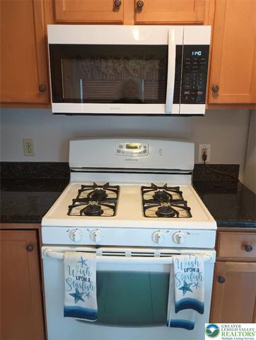 1590 Pinewind, Lower Macungie Twp, PA 18011