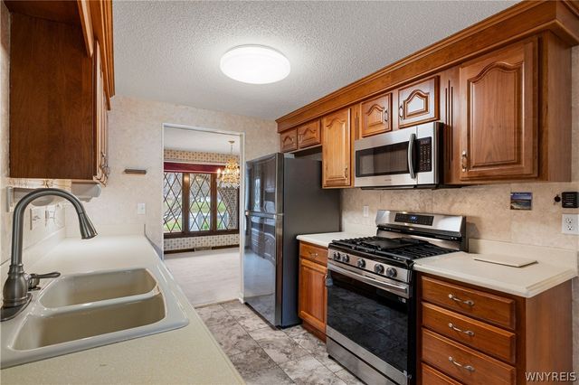 500 Elma Meadow Lane, Elma, NY 14059