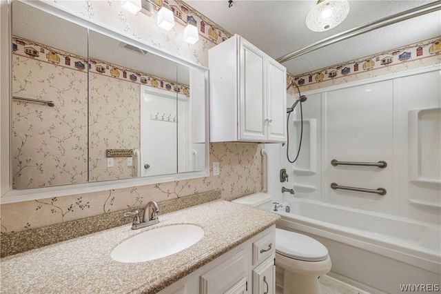 500 Elma Meadow Lane, Elma, NY 14059