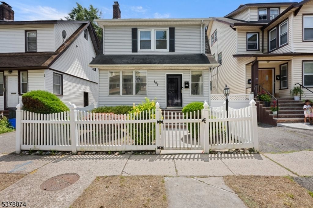 105 Burchard Ave, East Orange City, NJ 07017