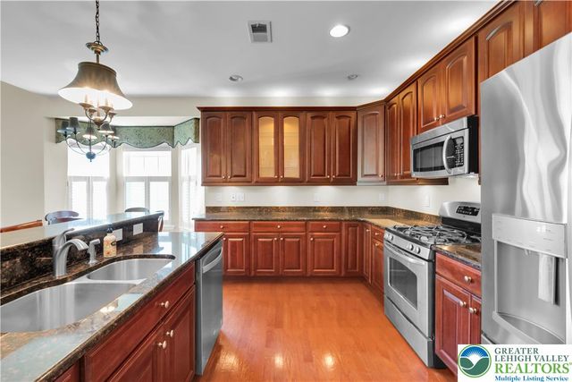 2088 Kingsview Road, Lower Macungie Twp, PA 18062