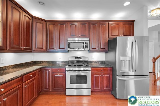 2088 Kingsview Road, Lower Macungie Twp, PA 18062