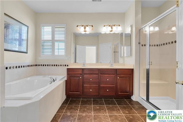 2088 Kingsview Road, Lower Macungie Twp, PA 18062