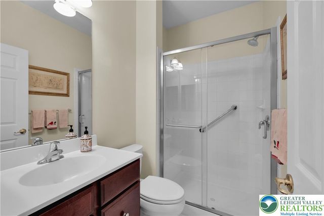 2088 Kingsview Road, Lower Macungie Twp, PA 18062