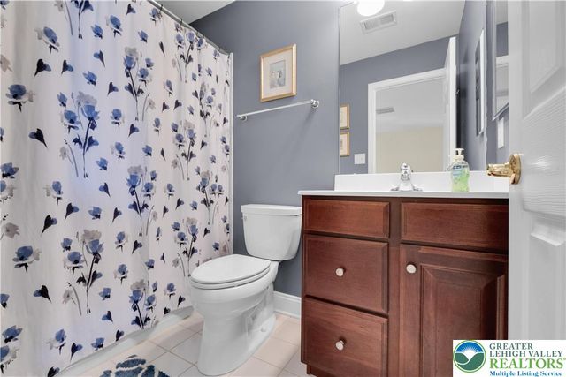 2088 Kingsview Road, Lower Macungie Twp, PA 18062