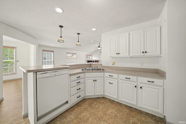 6433 Armstrong Drive, South Bend, IN 46614