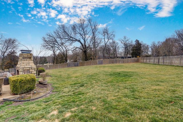 2915 E Chinkapin Lane, Springfield, MO 65804